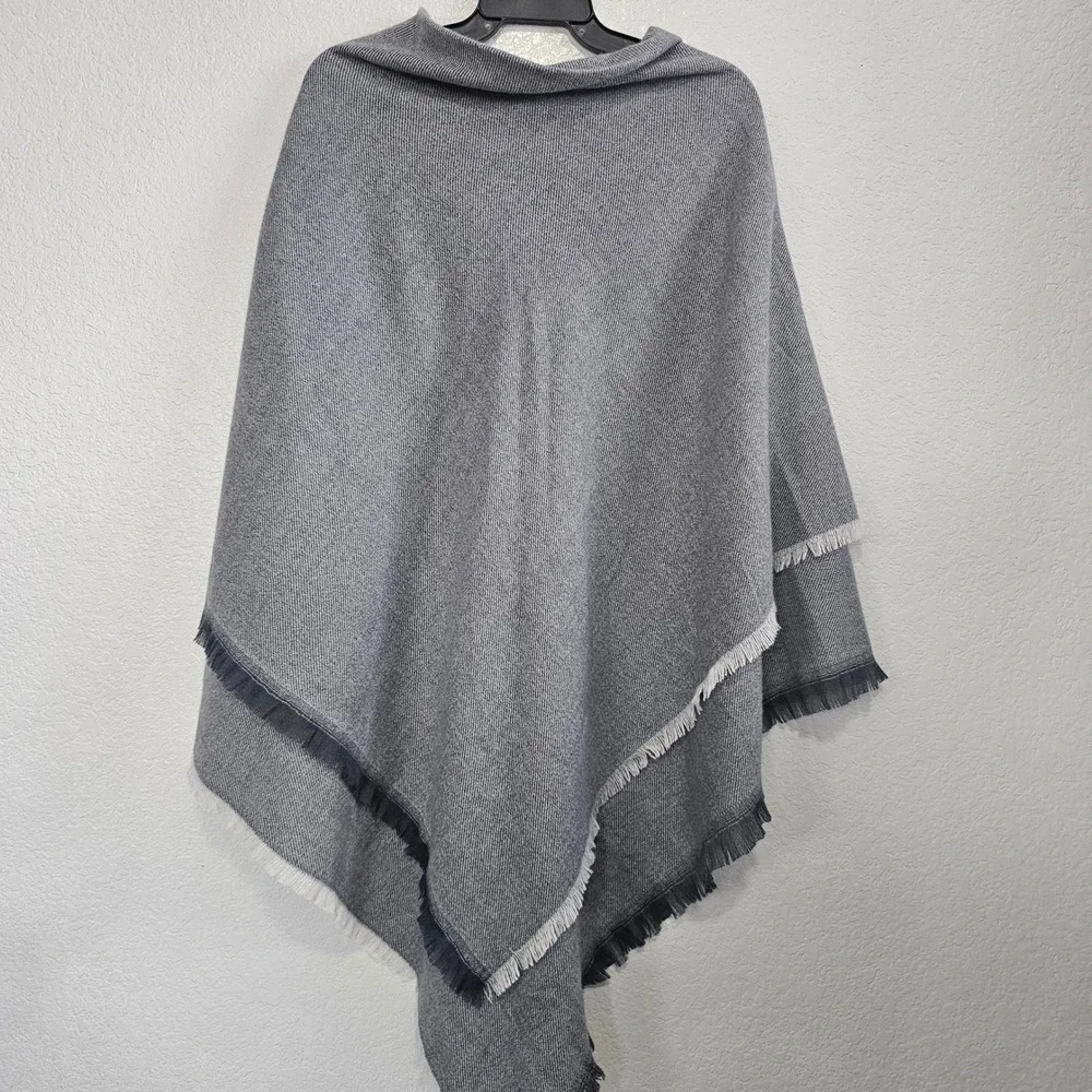 Gray‎ Knit Poncho Wrap with Faux Leather Toggle Clasp Fringe Hem S-M
